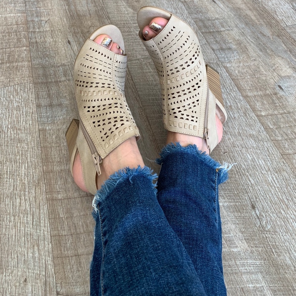 NEW Delicious Taupe Cut Stacked Wood Bootie Sandal - Picture 2 of 6